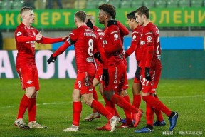 开云官方首页-集结日欧联焦点战，比利亚雷亚尔造点机会，气氛紧张，医务组通报恢复(赛亚柏林经典语录)